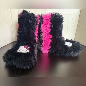 Hello Kitty Fluffy Fuzzy Boot Style Indoor Slippers Women’s XL 10–11 Excellent!!